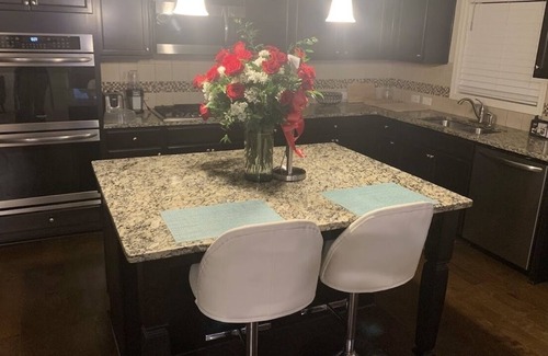 Villa Rica House | SPACIOUS 5 BESROOM 4 BATH HOME WITH MOVIE ROOM