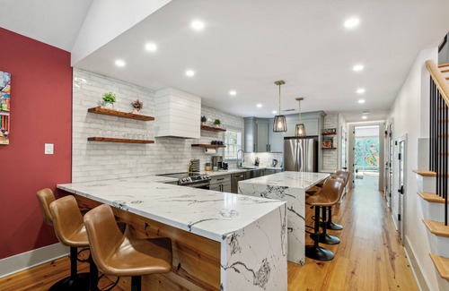 Irish Channel House | Spacious 5 BR 3.5 bath w private backyard