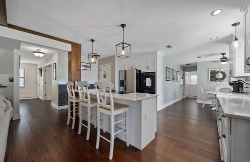 Gulf Breeze House | Spacious 5 BR, Beautiful Sunsets on Golf Course