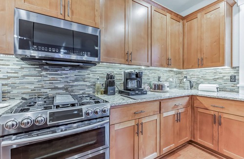 Beaverton House | Spacious 5-BR Family Home w/Backyard, AC, WiFi – Kid-Friendly Neighborhood!