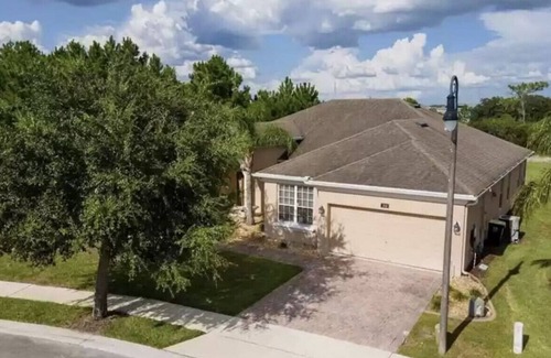Watersong House | Spacious 5 BR Pool Home near Disney/w/ WI-FI -BBQ