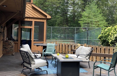 Saratoga Springs House | Spacious 5 BR with tennis/pickleball court . Close to the track and Pet friendly