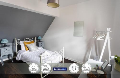 Shrewsbury Hotel | Spacious 5 Family Rooms House By Shropshire Escapes Short Lets & Serviced Accommodation Shrewsbury With Free WiFi