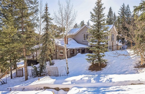 Green Mountain Falls House | Spacious 5-bedroom house in serene Green Mountain Falls with AC, WiFi