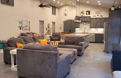 Porum House | Spacious 5b/5b Eufaula OK Lakeside Retreat with Boat Slip & Golf Cart!