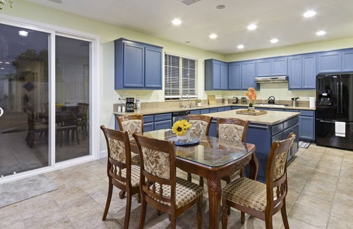 Antioch House | SPACIOUS 5BD HAVEN—POOL TABLE, BBQ, MOVIE THEATRE, FIRE PIT, GAMES+
