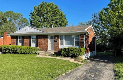 Woodland Hills House | Spacious 5BR/3 Bath, fenced, garage, 7 TV's, Parking, close to xway & shopping