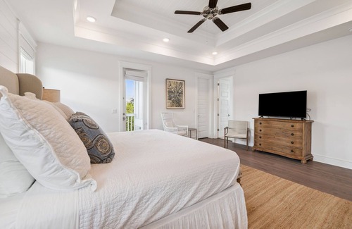 Santa Rosa Beach Hotel | Spacious 5BR 30A Home Golf Cart Pool Bikes