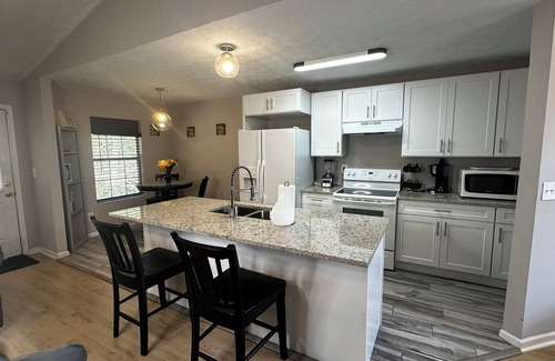 Decatur House | Spacious 5BR/3BA haven on a quiet cul-de-sac, just minutes to downtown