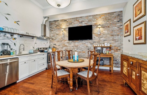 Faubourg Lafayette House | Spacious 5BR/3BA with Private Heated Pool