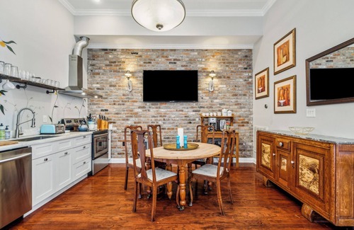 Faubourg Lafayette House | Spacious 5BR/3BA with Private Heated Pool