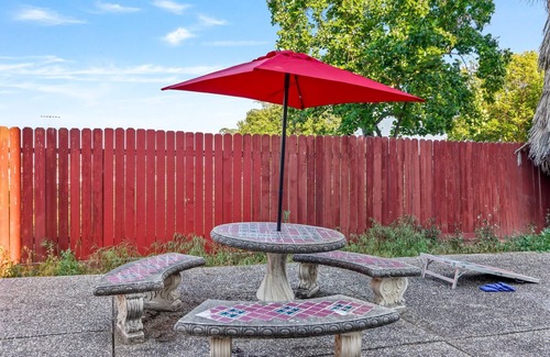 Elk Grove House | Spacious 5BR 3BR w Pool Table, Air Hockey, Games and more!