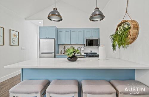 Greater South River City House | Spacious 5BR 4BA Dual Home w Hot Tub, Grill Near SoCo and Zilker by Austin Vacay