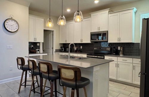 Kissimmee Villa | Spacious 5BR/5BA Villa. Private pool, hot tub, Resort w/lazy river near Disney