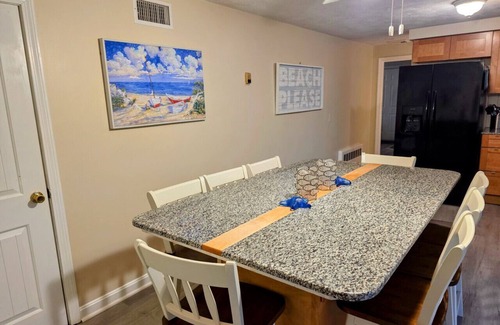 Eastward Look House | Spacious 5BR Beach House Vacation-walk to Scarborough!