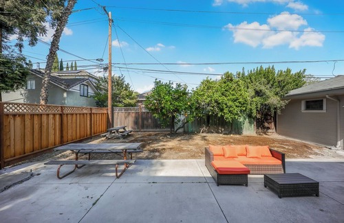 San Jose House | Spacious 5BR! Charming 5b/3b house in Downtown San Jose w/AC, Wifi, freeparkings