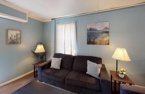 Woodstock House | Spacious 5BR Duplex | 10% Weekly 15% Monthly