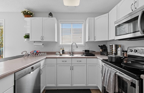 Sherwood Park House | Spacious 5BR Family Retreat in Sherwood Park