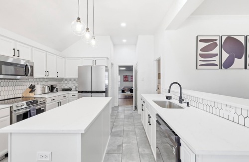 Red Oak House | Spacious 5BR Family Oasis - Pool, Hot Tub & Game Room