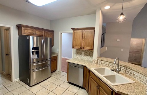 Arlington House | Spacious 5BR Family & Pet-Friendly Home 25 min to Downtown, Graceland & Shopping