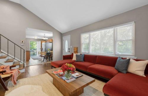 Columbus House | Spacious 5BR Firepit with Deck Near OSU and More