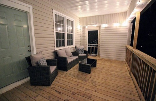Warrington House | Spacious 5BR home. 10 min to NAS. 20 min to beach