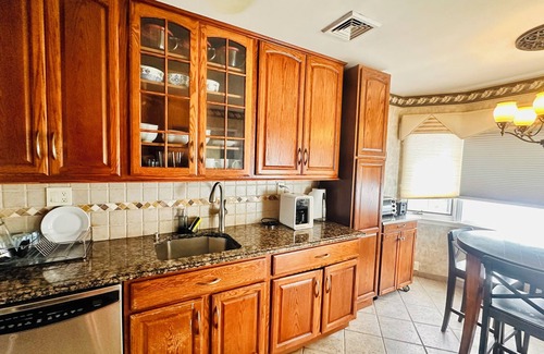 Syosset House | Spacious 5BR Home Sleeps 10 Near NYC & Long Island Beaches