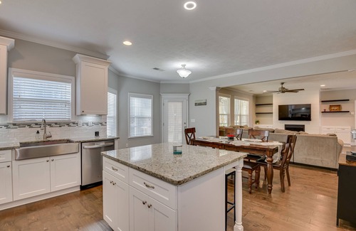 Evans House | Spacious 5BR Masters Retreat: Heated Pool/Spa, Theater, Basketball Court & More!
