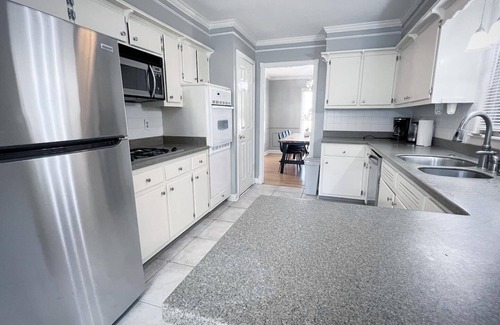 East Memphis House | Spacious 5BR Memphis Home with Game Room, Backyard Seating and Grill