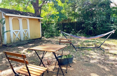East Memphis House | Spacious 5BR Memphis Home with Game Room, Backyard Seating and Grill