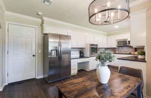 Central Oklahoma City House | Spacious 5BR Retreat Near Lake Hefner – Sleeps 12 + 2 car Garage
