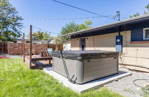 Arvada Plaza Area House | Spacious 5br Retreat W Patio & Hot Tub