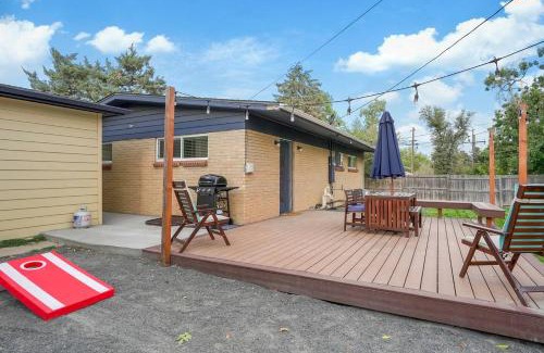 Arvada Plaza Area House | Spacious 5br Retreat W Patio & Hot Tub