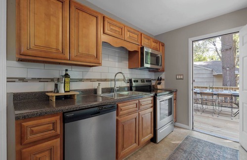 Columbus House | Spacious 5BR w/Firepit + Deck | Near OSU + More