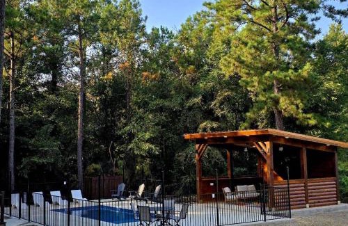 Hochatown House | Spacious 5BR with Pond - Hot Tub - Games - Sleeps 19