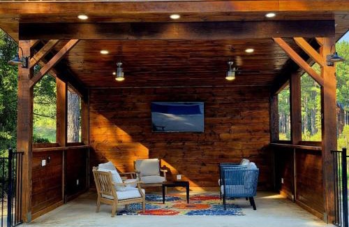 Hochatown House | Spacious 5BR with Pond - Hot Tub - Games - Sleeps 19