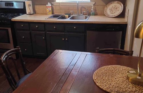 Groves House | Spacious 5BRs for Rent in Groves!