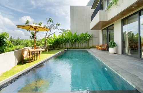 Melayang Villa | Spacious, 5BRvilla with a Rice Field View in Ubud