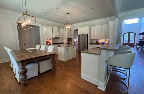 Oxford House | Spacious 6 bd, 7 ba, Sleeps 12+ Oxford Oasis!