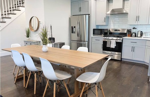 Neponset - Port Norfolk Apartment | Spacious 6 bed, Close to City, Roof deck!
