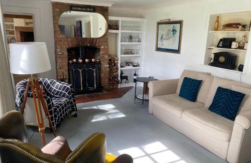 Tilney Fen End House | Spacious 6-Bed Countryside Home Surrounded by Nature