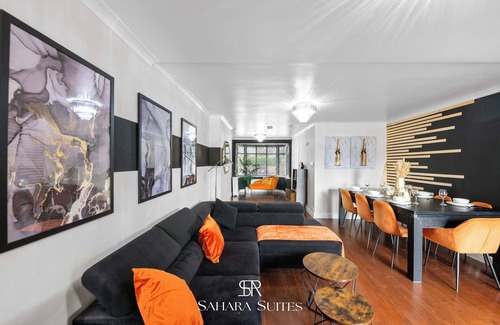 Reading House | Spacious 6-Bed Home in Reading | Parking