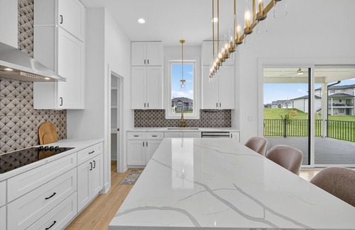 Waukee House | Spacious 6 bed home minutes from Palms Theater, shops and restaurants.
