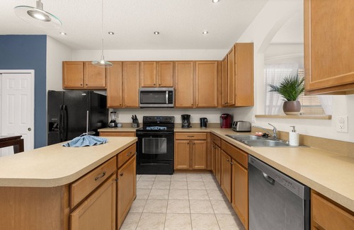 Watersong Villa | ⭐Spacious 6 bed Home | Gated Resort | Netflix Den | PS5 | Conservation View⭐