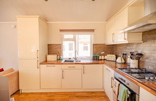 Narberth House | Spacious 6 Bed Lodge - Stepaside