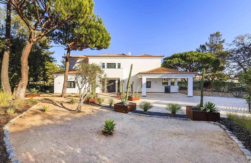 Almancil Villa | Spacious 6-Bed Villa with Private Pool – Quinta do Lago Villa 1125