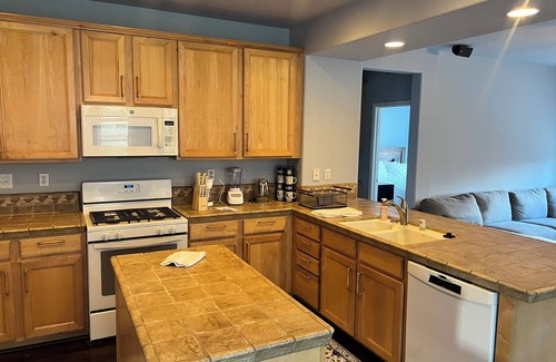 Rancho Cordova House | Spacious 6-bedroom house in charming Rancho Cordova w/AC, WiFi, Swimming Pool