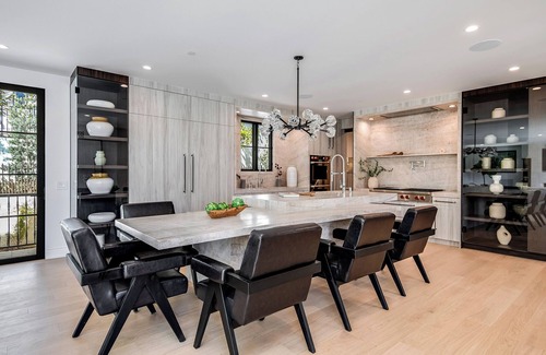 Beverly Hills House | Spacious 6-bedroom house with pool and fitness room in brilliant Beverly Hills