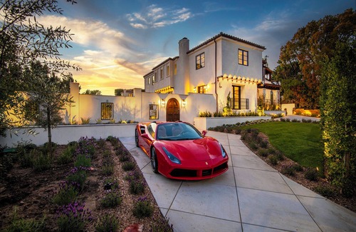 Beverly Hills House | Spacious 6-bedroom house with pool and fitness room in brilliant Beverly Hills