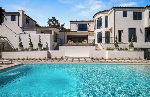 Beverly Hills House | Spacious 6-bedroom house with pool and fitness room in brilliant Beverly Hills